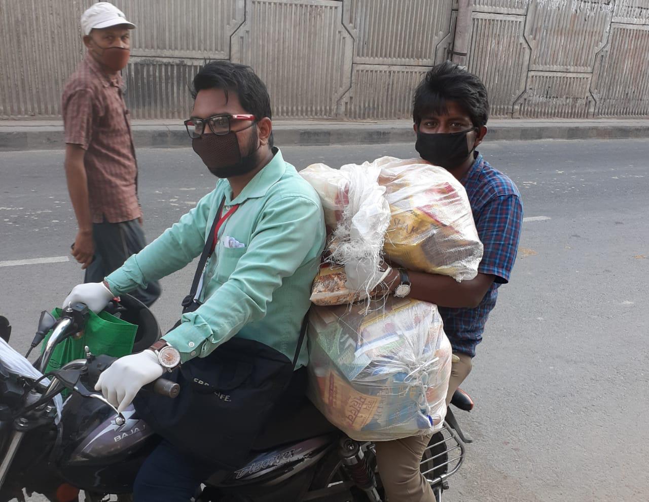 Upendra Kumar roushan food distribution during corona lockdown